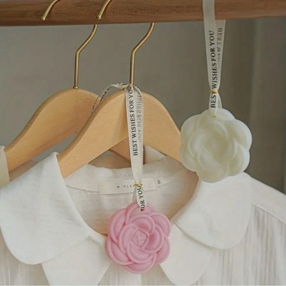 NIB One White Camellia Luxury Fragrance Wax Pendant - Picture 5 of 5